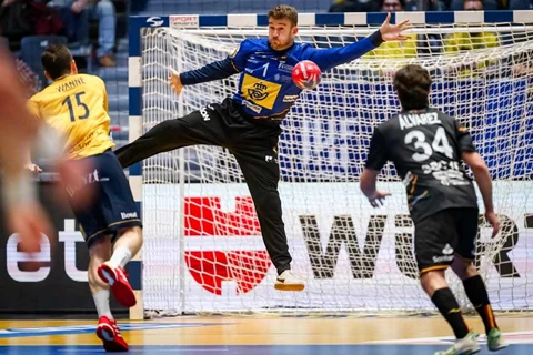 من شيم الكبار.. تصرف رائع من دي فارجاس في مباراة إسبانيا والسويد ببطولة العالم لليد (فيديو)